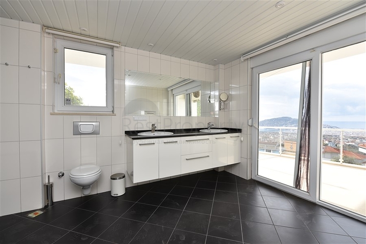 فيلا اطلالة بحر في الانيا - 5 غرف وصالة -مسبح خاص - في جيكجلي / الانيا 