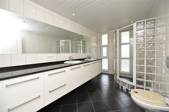 فيلا اطلالة بحر في الانيا - 5 غرف وصالة -مسبح خاص - في جيكجلي / الانيا 