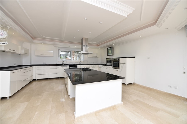 فيلا اطلالة بحر في الانيا - 5 غرف وصالة -مسبح خاص - في جيكجلي / الانيا 