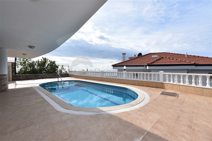 فيلا اطلالة بحر في الانيا - 5 غرف وصالة -مسبح خاص - في جيكجلي / الانيا 