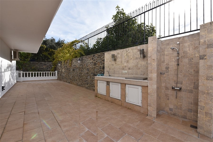 فيلا اطلالة بحر في الانيا - 5 غرف وصالة -مسبح خاص - في جيكجلي / الانيا 