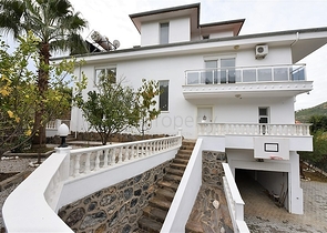 فيلا اطلالة بحر في الانيا - 5 غرف وصالة -مسبح خاص - في جيكجلي / الانيا 