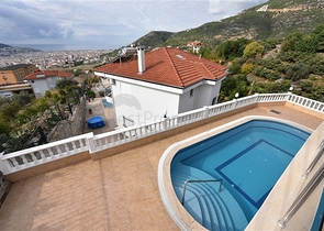 فيلا اطلالة بحر في الانيا - 5 غرف وصالة -مسبح خاص - في جيكجلي / الانيا 