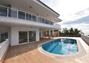 فيلا اطلالة بحر في الانيا - 5 غرف وصالة -مسبح خاص - في جيكجلي / الانيا 