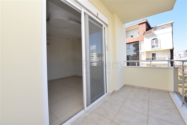 ضمن مجمع يضم كافة الخدمات -شقة غرفتين وصالة -في افسلار / الانيا 