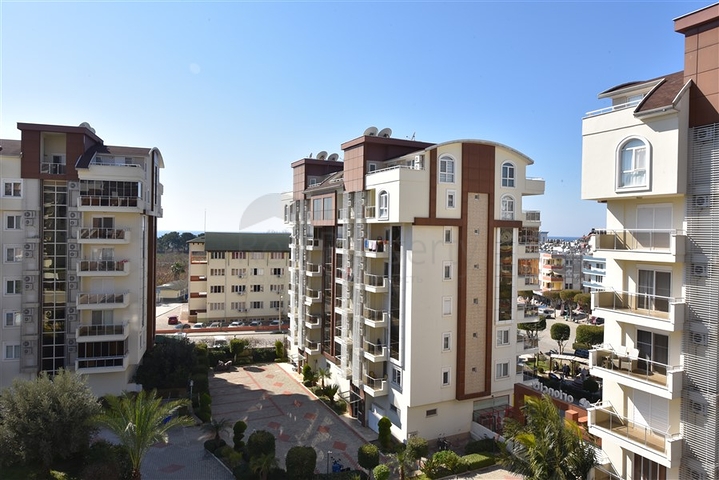 ضمن مجمع يضم كافة الخدمات -شقة غرفتين وصالة -في افسلار / الانيا 