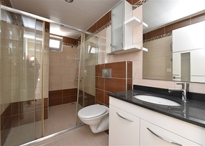 ضمن مجمع يضم كافة الخدمات -شقة غرفتين وصالة -في افسلار / الانيا 