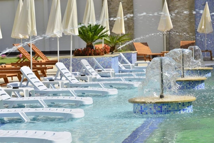 مجمع فاخر على البحر مباشرة - شقة غرفتين وصالة انيقة - محمودلار / الانيا 