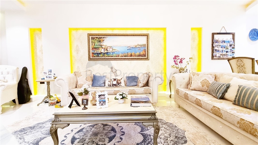 مجمع فاخر على البحر مباشرة - شقة غرفتين وصالة انيقة - محمودلار / الانيا 