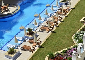 مجمع فاخر على البحر مباشرة - شقة غرفتين وصالة انيقة - محمودلار / الانيا 