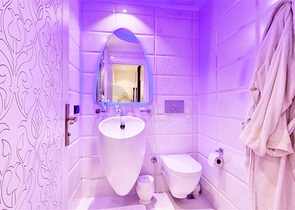 مجمع فاخر على البحر مباشرة - شقة غرفتين وصالة انيقة - محمودلار / الانيا 