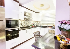 مجمع فاخر على البحر مباشرة - شقة غرفتين وصالة انيقة - محمودلار / الانيا 