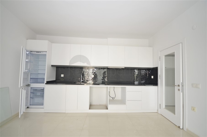 شقق للبيع في كاستل - غرفة وصالة ضمن مجمع يضم كافة الخدمات -كاستل / الانيا 