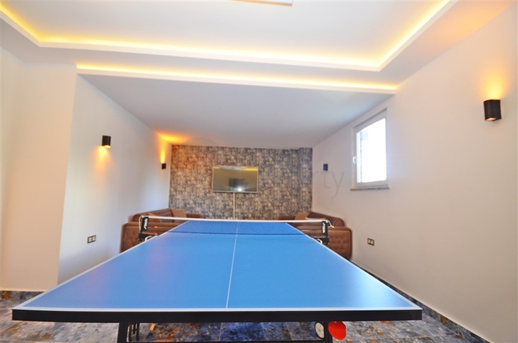 شقة غرفة وصالة ضمن مجمع جديد - في محمودلار / الانيا 