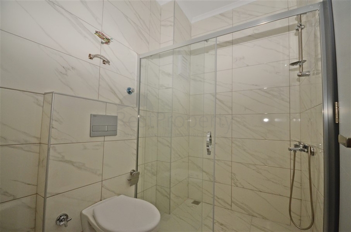 شقة غرفة وصالة ضمن مجمع جديد - في محمودلار / الانيا 