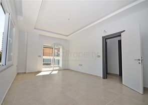 شقة غرفة وصالة ضمن مجمع جديد - في محمودلار / الانيا 