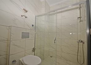 شقة غرفة وصالة ضمن مجمع جديد - في محمودلار / الانيا 