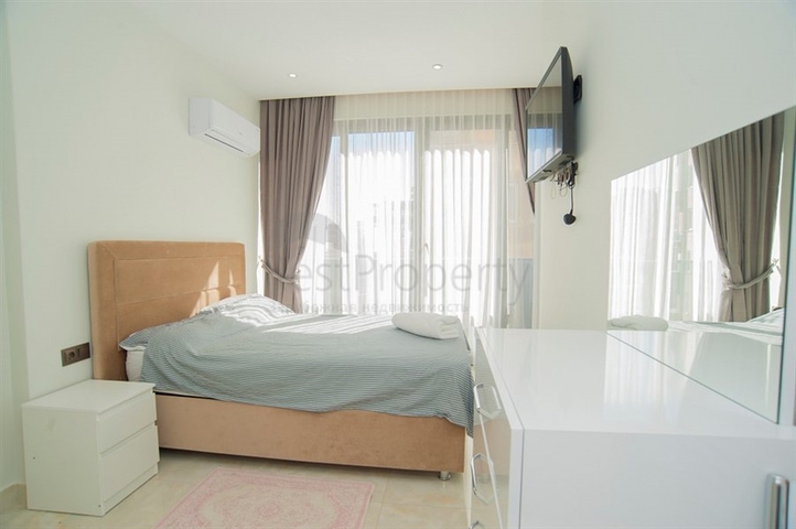 مجمع على البحر مباشرة - شقة دوبلكس غرفة وصالة مفروشة - في محمودلار / الانيا 