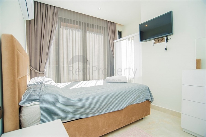 مجمع على البحر مباشرة - شقة دوبلكس غرفة وصالة مفروشة - في محمودلار / الانيا 