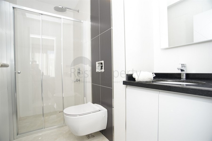 مجمع على البحر مباشرة - شقة دوبلكس غرفة وصالة مفروشة - في محمودلار / الانيا 