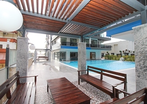 مجمع على البحر مباشرة - شقة دوبلكس غرفة وصالة مفروشة - في محمودلار / الانيا 