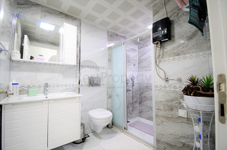 شقة واسعة في مركز الانيا - غرفتين وصالة مفروشة - الانيا سنتر 