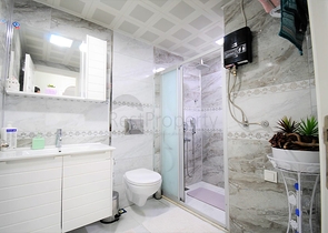 شقة واسعة في مركز الانيا - غرفتين وصالة مفروشة - الانيا سنتر 