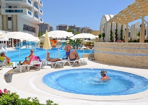 مجمع 5 نجوم - شقة غرفة وصالة مفروشة - في محمودلار / الانيا 