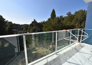 سعر اقتصادي - شقة مفروشة من تصميم غرفة نوم وصالة ضمن مجمع - في افسلار / الانيا 