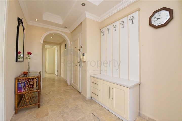 تراس واسع - شقة بسعر مناسب - تصميم غرفتين وصالة مفروشة - في افسلار / الانيا 