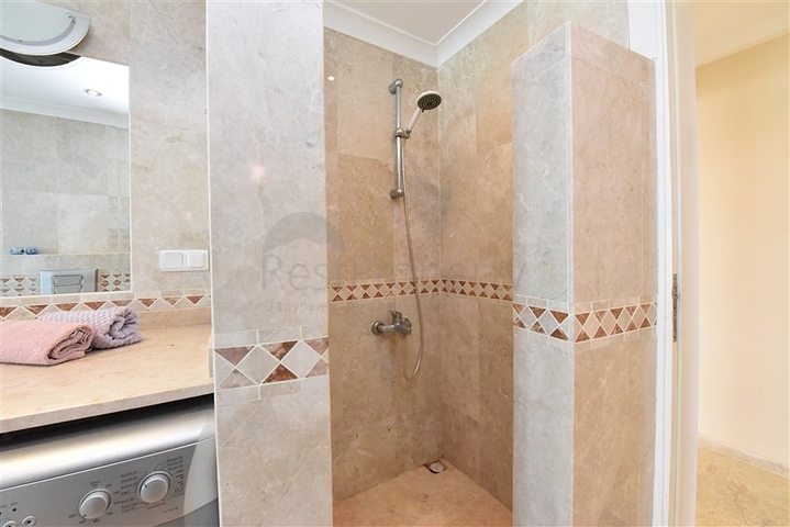 تراس واسع - شقة بسعر مناسب - تصميم غرفتين وصالة مفروشة - في افسلار / الانيا 