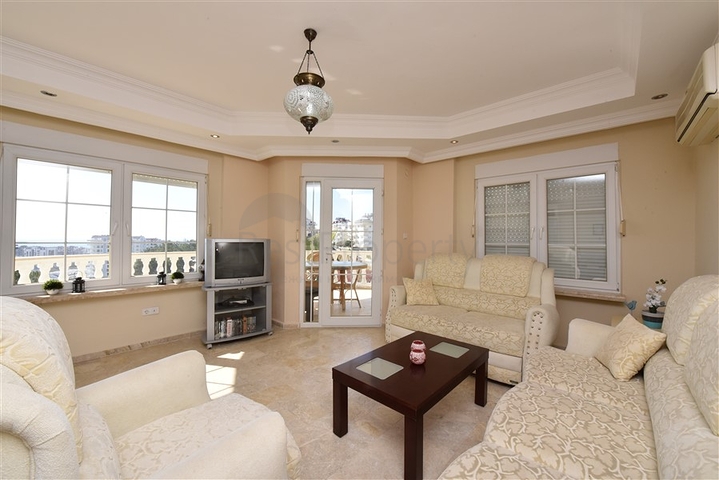 تراس واسع - شقة بسعر مناسب - تصميم غرفتين وصالة مفروشة - في افسلار / الانيا 