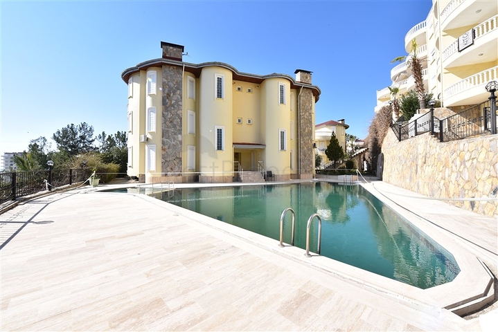 تراس واسع - شقة بسعر مناسب - تصميم غرفتين وصالة مفروشة - في افسلار / الانيا 