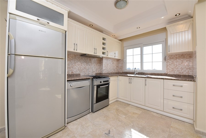 تراس واسع - شقة بسعر مناسب - تصميم غرفتين وصالة مفروشة - في افسلار / الانيا 