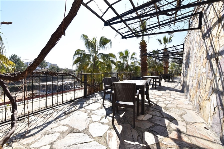 تراس واسع - شقة بسعر مناسب - تصميم غرفتين وصالة مفروشة - في افسلار / الانيا 