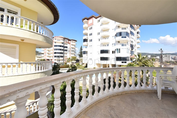 تراس واسع - شقة بسعر مناسب - تصميم غرفتين وصالة مفروشة - في افسلار / الانيا 