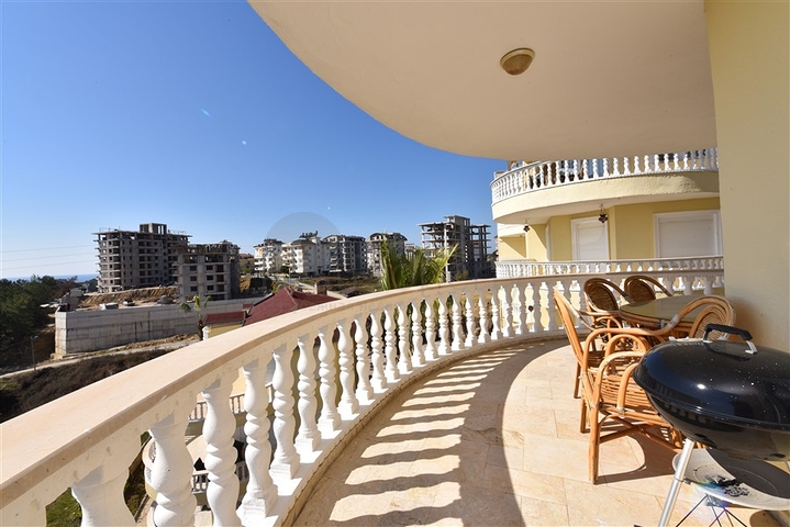 تراس واسع - شقة بسعر مناسب - تصميم غرفتين وصالة مفروشة - في افسلار / الانيا 