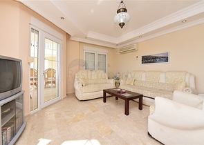 تراس واسع - شقة بسعر مناسب - تصميم غرفتين وصالة مفروشة - في افسلار / الانيا 