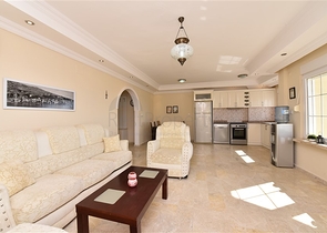 تراس واسع - شقة بسعر مناسب - تصميم غرفتين وصالة مفروشة - في افسلار / الانيا 