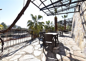 تراس واسع - شقة بسعر مناسب - تصميم غرفتين وصالة مفروشة - في افسلار / الانيا 