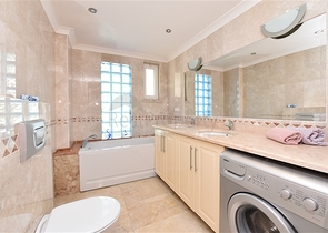 تراس واسع - شقة بسعر مناسب - تصميم غرفتين وصالة مفروشة - في افسلار / الانيا 