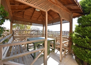 تراس واسع - شقة بسعر مناسب - تصميم غرفتين وصالة مفروشة - في افسلار / الانيا 