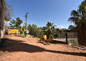 تراس واسع - شقة بسعر مناسب - تصميم غرفتين وصالة مفروشة - في افسلار / الانيا 