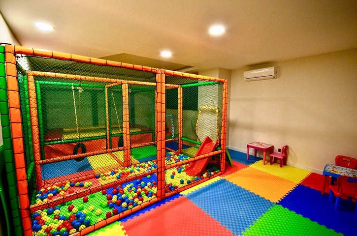 شقة اطلالة مباشرة على البحر - مجمع فاخر بخدمات 5 نجوم - في محمودلار / الانيا 