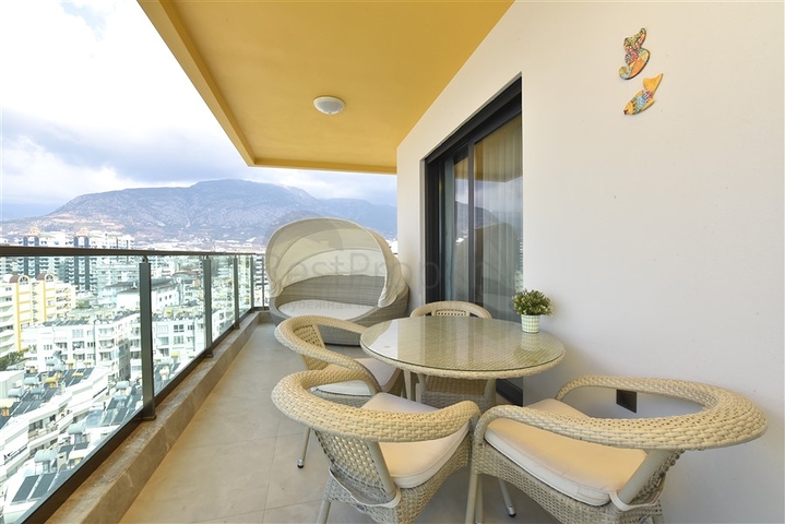 شقة اطلالة مباشرة على البحر - مجمع فاخر بخدمات 5 نجوم - في محمودلار / الانيا 