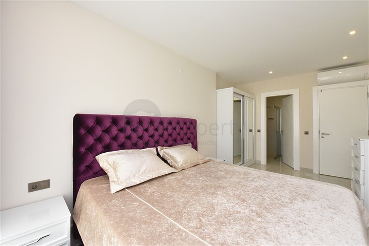 شقة اطلالة مباشرة على البحر - مجمع فاخر بخدمات 5 نجوم - في محمودلار / الانيا 