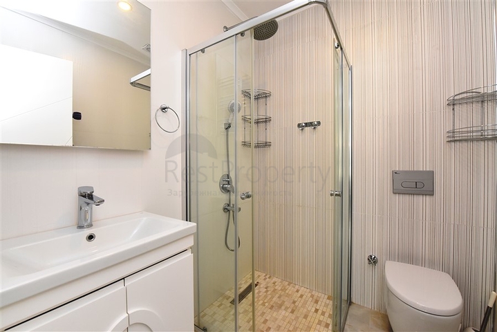 شقة اطلالة مباشرة على البحر - مجمع فاخر بخدمات 5 نجوم - في محمودلار / الانيا 