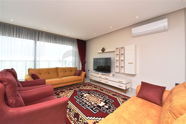 شقة اطلالة مباشرة على البحر - مجمع فاخر بخدمات 5 نجوم - في محمودلار / الانيا 