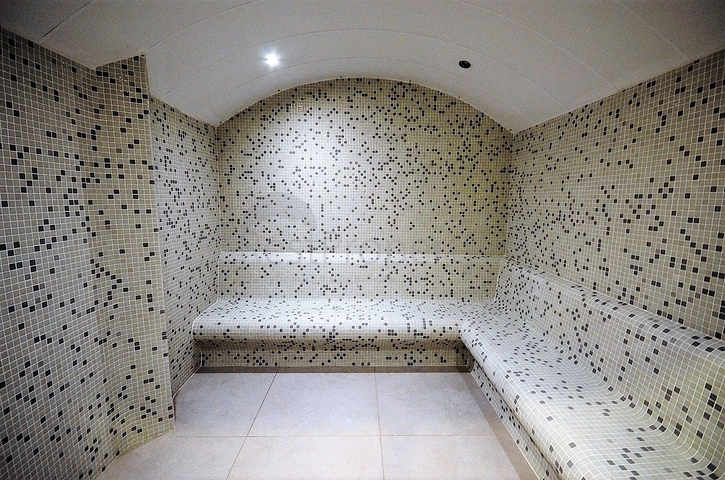 شقة اطلالة مباشرة على البحر - مجمع فاخر بخدمات 5 نجوم - في محمودلار / الانيا 