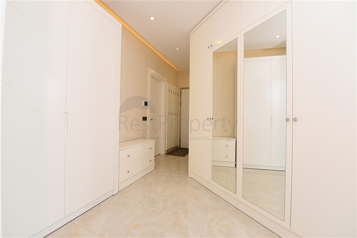 شقة اطلالة مباشرة على البحر - مجمع فاخر بخدمات 5 نجوم - في محمودلار / الانيا 